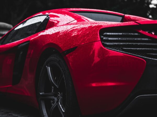 car-640x480-67279006.jpeg