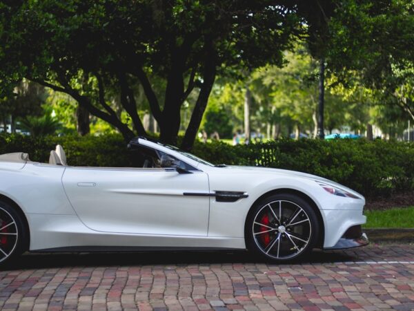 car-640x480-87974718.jpeg