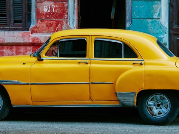 car-640x480-98842228.jpeg