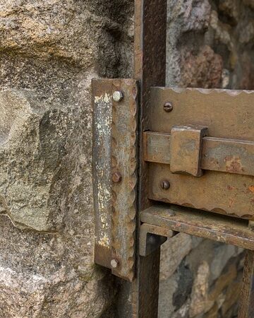deadbolt-640x480-37653123.jpeg