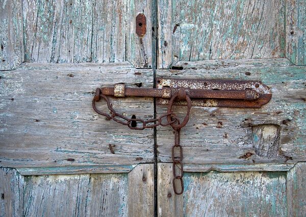 deadbolt-640x480-86166523.jpeg