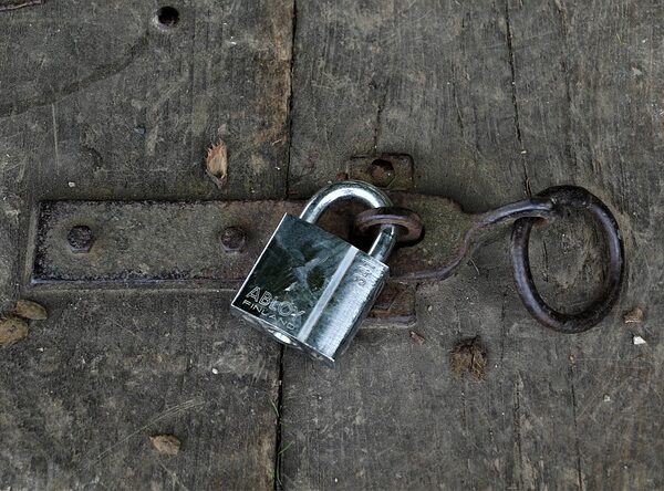 security-door-640x480-13221082.jpeg