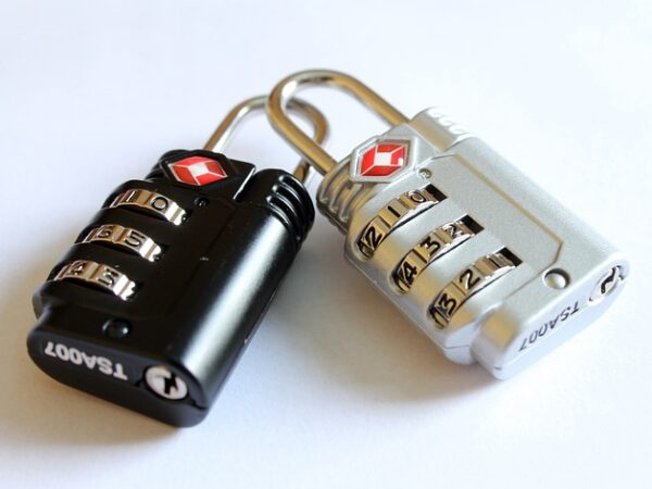 window-security-bar-640x480-98626882.jpeg