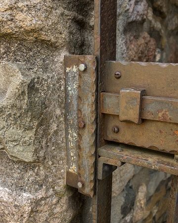 deadbolt-640x480-99981252.jpeg