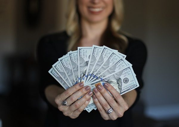 money-640x480-38105391.jpeg