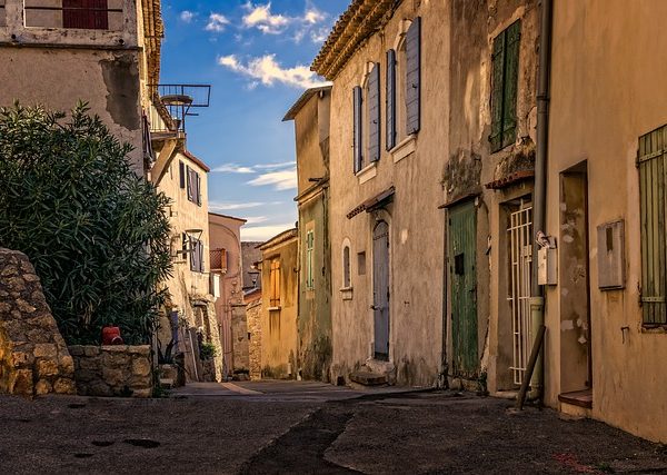 houses-640x480-89044159.jpeg