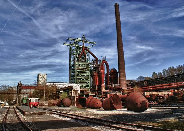industry-640x480-48701347.jpeg