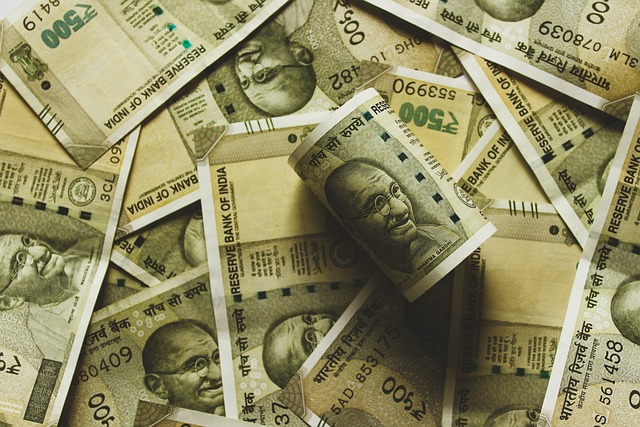 money-640x480-60536238.jpeg
