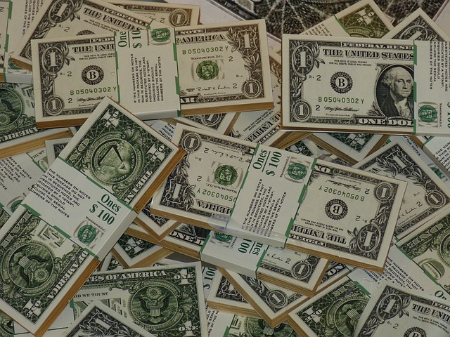 money-640x480-81045372.jpeg