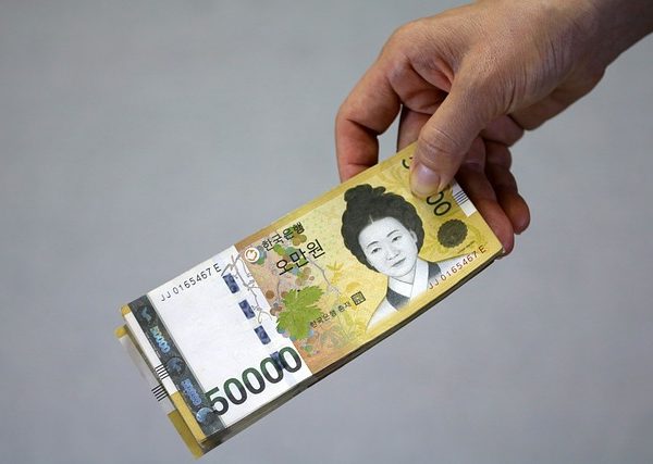 money-640x480-25548801.jpeg