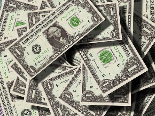 money-640x480-51618370.jpeg