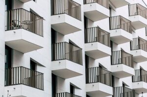commercial-buildings-640x480-87096398.jpeg