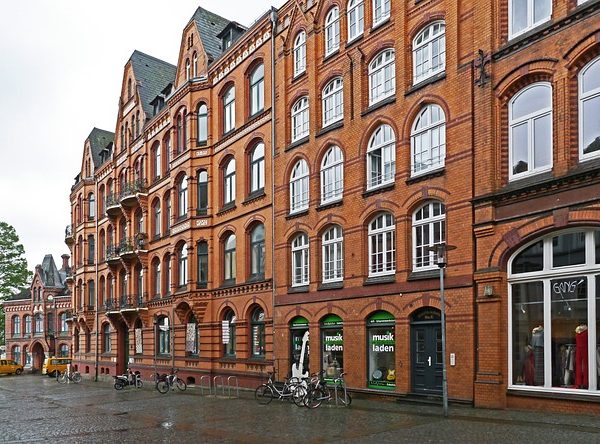 commercial-buildings-640x480-89181695.jpeg