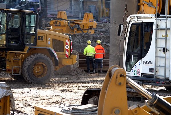 construction-640x480-78475350.jpeg
