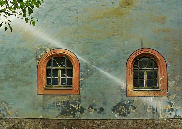 houses-640x480-48854380.jpeg