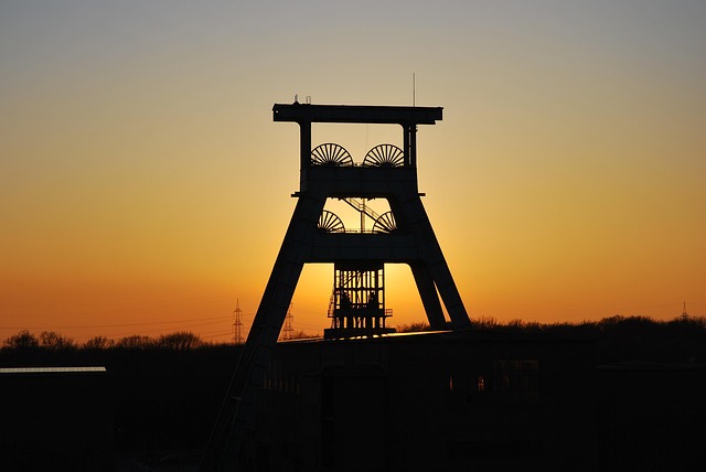 industry-640x480-15687261.jpeg