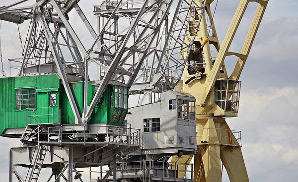 industry-640x480-72895897.jpeg