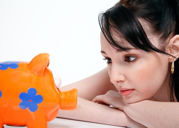money-640x480-91034221.jpeg