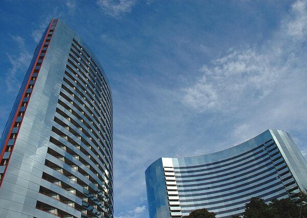 commercial-buildings-640x480-23272533.jpeg
