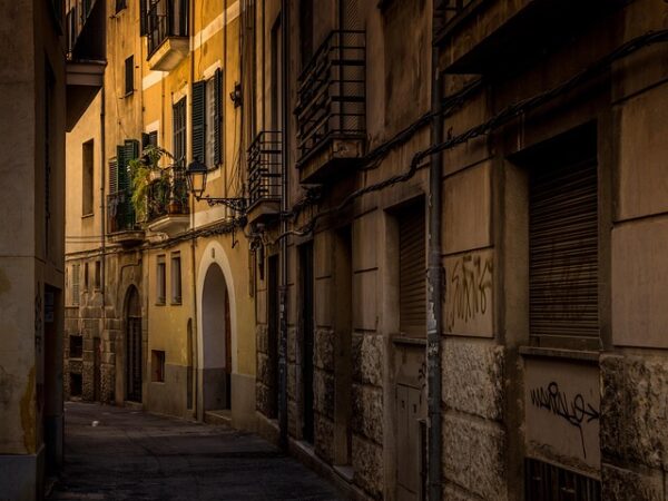 houses-640x480-42673012.jpeg