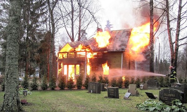 houses-640x480-75600264.jpeg