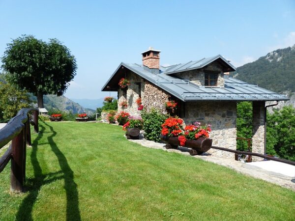 houses-640x480-82768935.jpeg