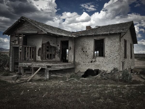 houses-640x480-97600307.jpeg