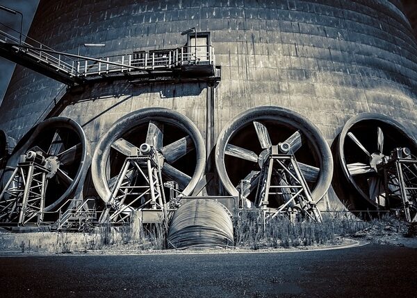 industry-640x480-44668139.jpeg