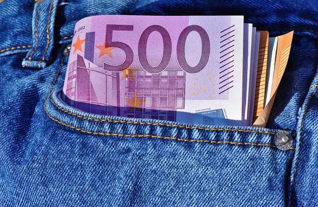 money-640x480-50926247.jpeg