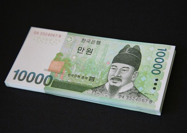 money-640x480-64598732.jpeg