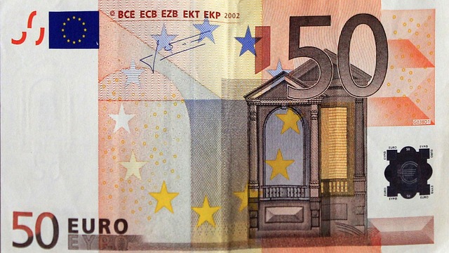 money-640x480-82791778.jpeg