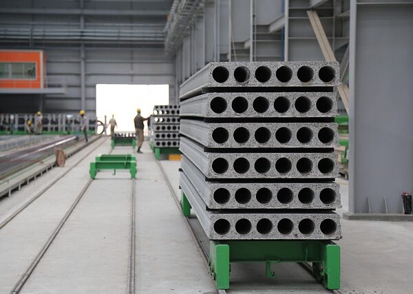 industry-640x480-34744104.jpeg