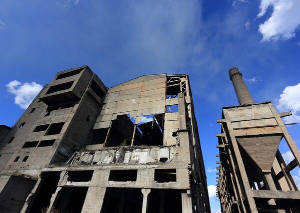 industry-640x480-40703156.jpeg