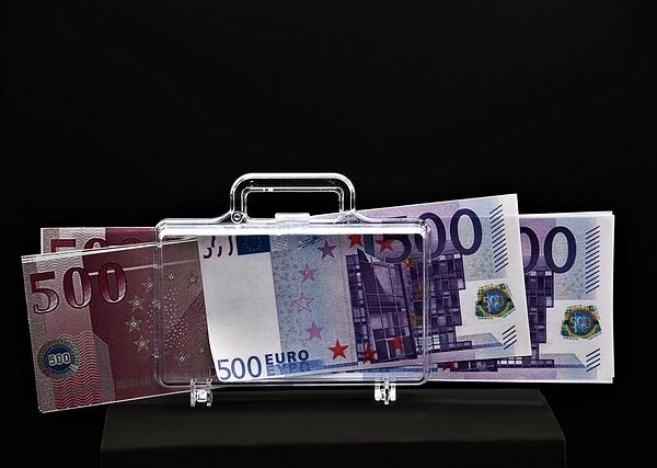 money-640x480-71548595.jpeg