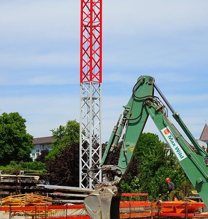 construction-640x480-48399156.jpeg