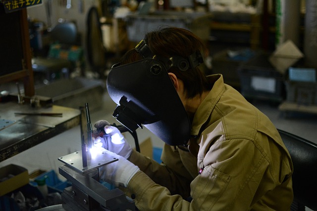 industry-640x480-34381238.jpeg