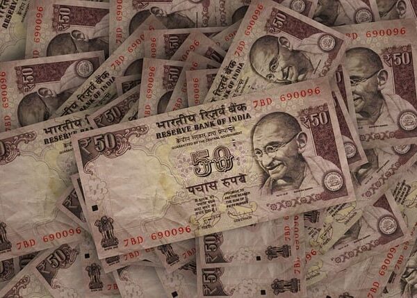 money-640x480-98721749.jpeg