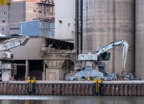 industry-640x480-56271171.jpeg