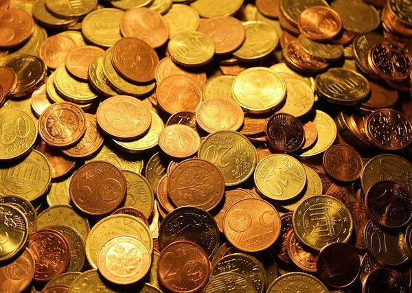 money-640x480-65618122.jpeg