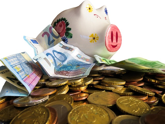 money-640x480-42131738.jpeg