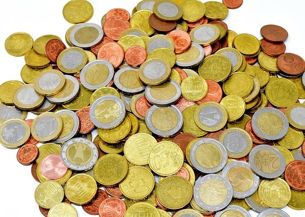 money-640x480-77149328.jpeg